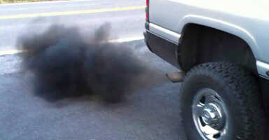 Fekete füst jön a kipufogóból